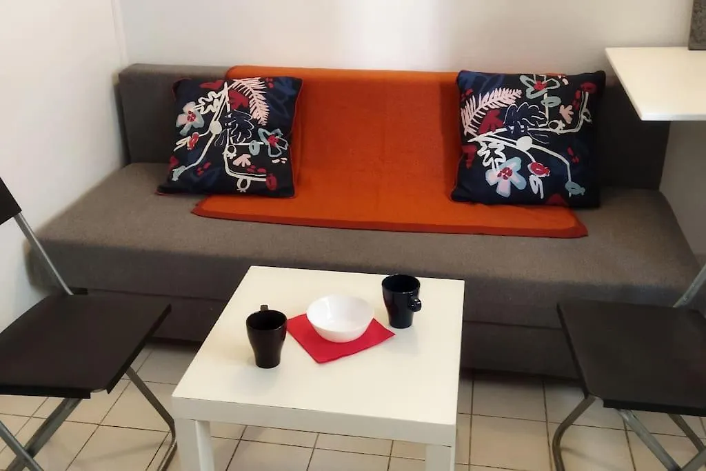 Petit Studio Renove Proche Place Republique 75011 Paris Apartamento